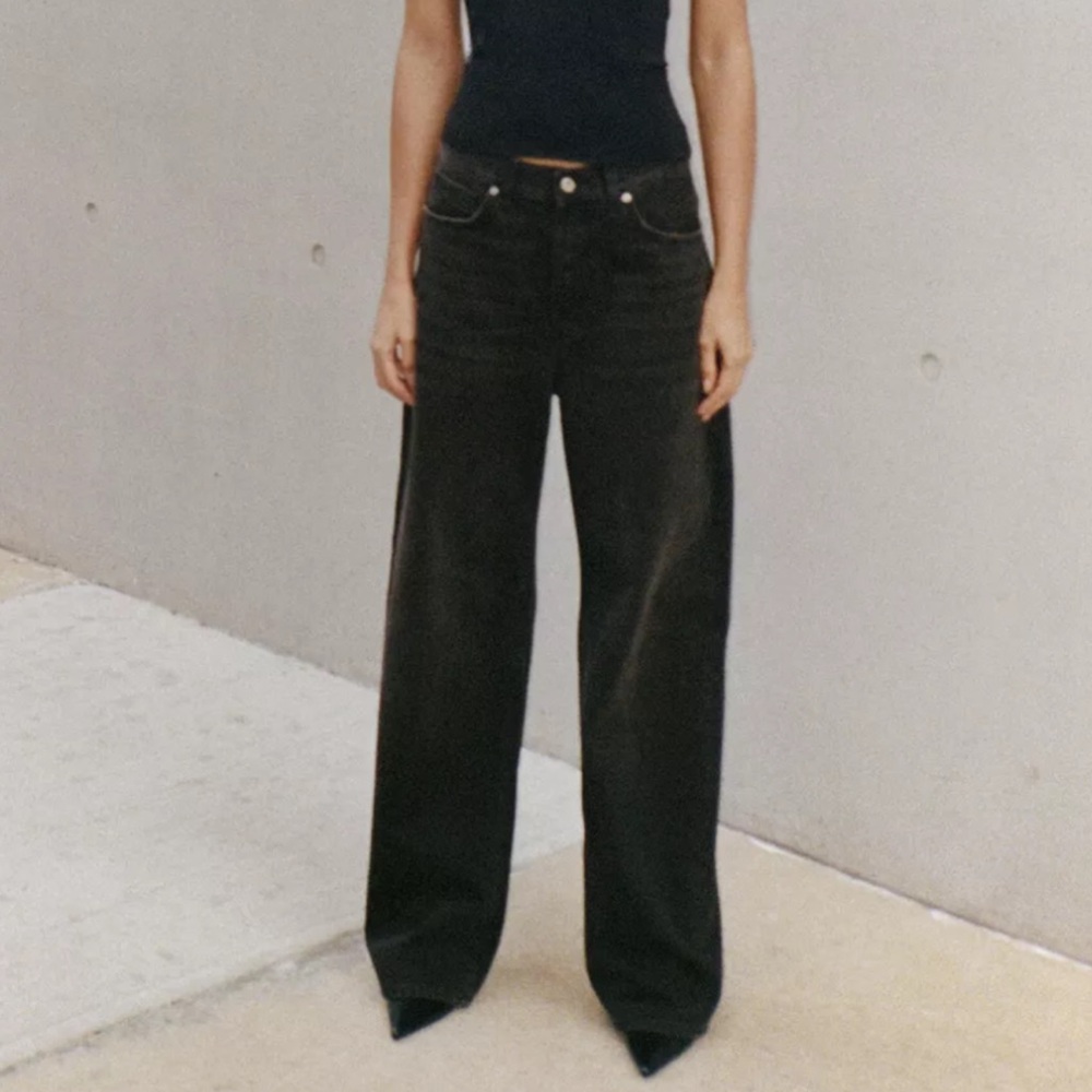 HIGH RISE STRAIGHT WIDE LEG JEANS ZARA BRAND NEW TAG ATTACHED SIZE 4